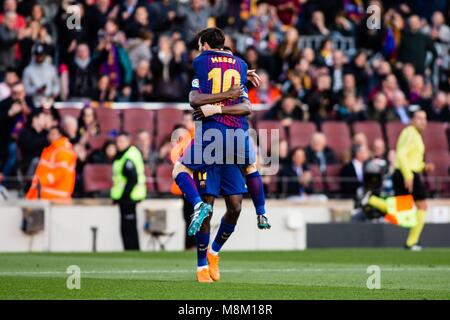 Barcelone, Espagne - 18 mars : 10 de l'Argentine de Leo Messi FC Barcelone célébrant son but avec 11 Ousmane Dembele à partir de la France, du FC Barcelone au cours de la Liga match entre FC Barcelone v Atletic de Bilbao au Camp Nou à Barcelone le 18 mars, 2018. Appuyez sur cordon Banque D'Images