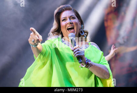 18 mars 2018, l'Allemagne, Hambourg : l'Américain Italien Romina Power apparaissant dans une salle de sport à Hambourg pour commencer sa tournée d'adieux. Photo : Daniel Reinhardt/dpa Banque D'Images