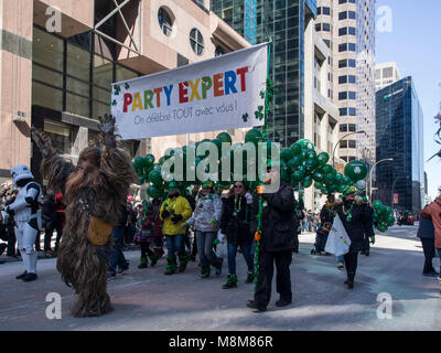 Québec/Montréal, Canada, 18 mars 2018, St Patrick's Day Parade participants mars dans la rue de Montréal. Cedit : Guoqiang Xue Crédit : Guoqiang Xue/Alamy Live News Banque D'Images