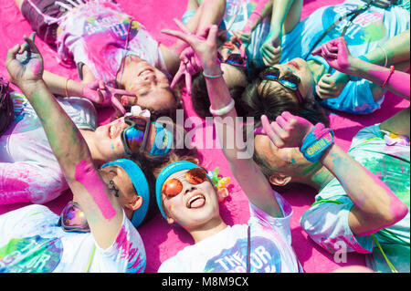 Chengdu, Chengdu, Chine. 2 juillet, 2017. Chengdu, Chine 2e Juillet 2017 : assister à la color run a tenu à Chengdu, dans le sud-ouest de la province chinoise du Sichuan. Crédit : SIPA Asie/ZUMA/Alamy Fil Live News Banque D'Images