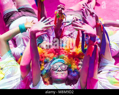 Chengdu, Chengdu, Chine. 2 juillet, 2017. Chengdu, Chine 2e Juillet 2017 : assister à la color run a tenu à Chengdu, dans le sud-ouest de la province chinoise du Sichuan. Crédit : SIPA Asie/ZUMA/Alamy Fil Live News Banque D'Images