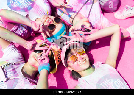 Chengdu, Chengdu, Chine. 2 juillet, 2017. Chengdu, Chine 2e Juillet 2017 : assister à la color run a tenu à Chengdu, dans le sud-ouest de la province chinoise du Sichuan. Crédit : SIPA Asie/ZUMA/Alamy Fil Live News Banque D'Images