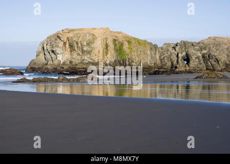 Des rochers au large de la côte de l'Oregon. Bandon, Oregon Banque D'Images