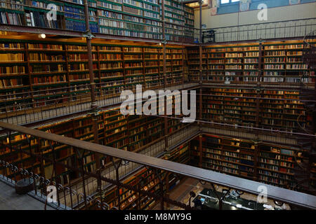 Dec 20, 2017 - La Bibliothèque du Rijksmuseum à Amsterdam. L'un des plus beaux et célèbres bibliothèques salles de lecture dans le monde Banque D'Images