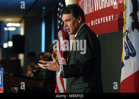 Candidat présidentiel républicain, Texas Gov. Rick Perry parle de Principal Financial Group employés le 3 janvier 2012 à Des Moines, Iowa Crédit : Dennis Van Tine/MediaPunch Banque D'Images