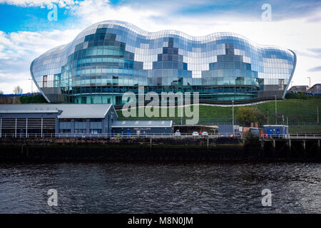 Dec 22, 2017 - Le sage s'appuyant sur la Tyne à Newcastle Banque D'Images