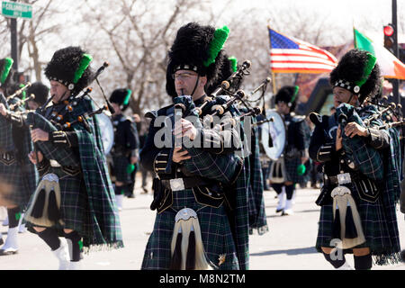 Chicago, Illinois, USA - Le 17 mars 2018, défilé de la Saint-Patrick est une fête religieuse et culturelle de l'Irlande en l'honneur de Saint Patrick. Banque D'Images