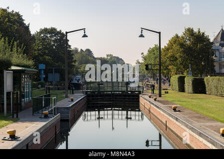 Muelheim, Rhénanie du Nord-Westphalie, Allemagne - 27 septembre 2016 : sur la rivière Ruhr écluse Banque D'Images