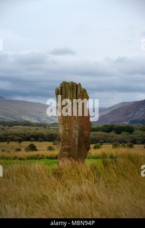 Machrie Moor cercles de pierre préhistoriques. Ile d'Arran, en Écosse. 4000 + 3 Cercle de l'année indiqué. Haut seul debout 4,3 m 9 de pierre Banque D'Images