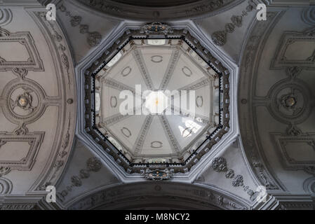 Innsbruck, Autriche - Août 9, 2017 : Jesuitenkirche à Innsbruck. Directement au-dessous de la coupole de l'intérieur Banque D'Images