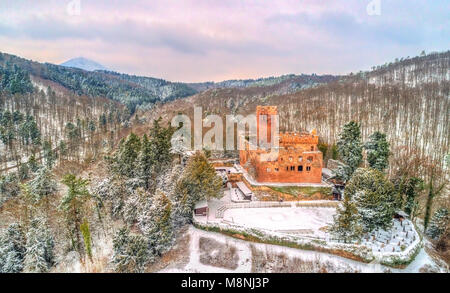 Vue d'hiver du château de Kintzheim, un château dans les montagnes des Vosges - Bas-Rhin, France Banque D'Images