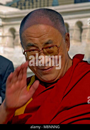 Washington DC., USA, 17 Octobre 2007 Sa Sainteté le 14e Dalia Lama du Tibet Lhamo Dondrub préside sur l'événement avant de l'ouest du Capitole. Credit : Mark Reinstein/MediaPunch Banque D'Images