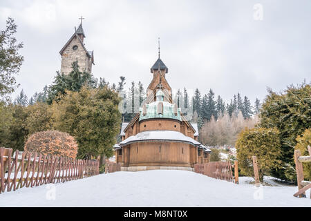 La cité médiévale Wang Temple à Karpacz, Pologne, photographié en hiver. C'est une église norvégienne qui a été transférée à Montagnes de Karkonosze. Banque D'Images