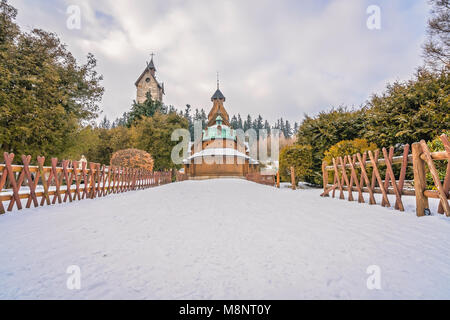 La cité médiévale Wang Temple à Karpacz, Pologne, photographié en hiver. C'est une église norvégienne qui a été transférée à Montagnes de Karkonosze. Banque D'Images