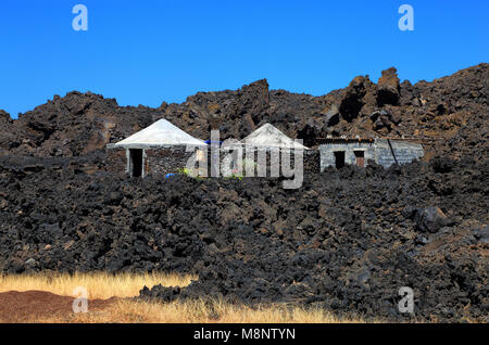 Huttes traditionnelles, Chã das Caldeiras, île de Fogo, île de Feu, Cap Vert, Cabo Verde, l'Afrique. Banque D'Images