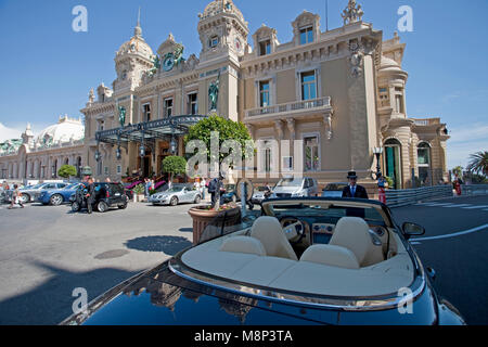 Bentley voiture décapotable au Casino de Monte-Carlo, Place du Casino, Monte Carlo, Principauté de Monaco, la Côte d'Azur, french riviera, Europe Banque D'Images