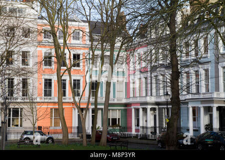 Rangées de maisons mitoyennes de style géorgien colorés, Primrose Hill, Londres UK London Primrose Hill Banque D'Images