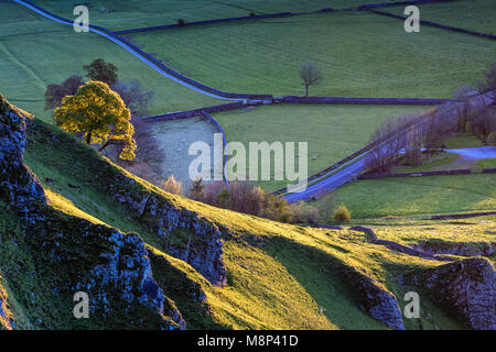 Lever du soleil à Forcella Staulanza près de Castleton dans le parc national de Peak District Derbyshire, Angleterre, Royaume-Uni Banque D'Images