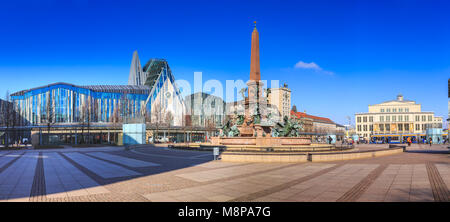 LEIPZIG, ALLEMAGNE - vers Mars, 2018 : La vue panoramique de l'Augustusplatz et de l'opéra de l'Université de Leipzig en Allemagne ville Banque D'Images