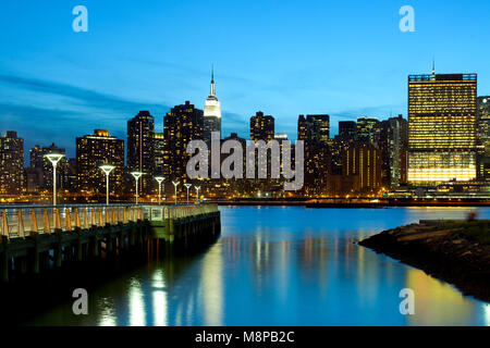 Bras Plaza State Park et Manhattan skyline, New York City, NY, USA Banque D'Images