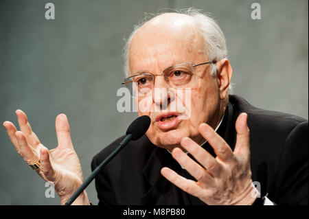 Cardinal Lorenzo Baldisseri parle lors de la conférence de presse sur l'Pre-Synodal Réunion (Rome, 19-24 mars 2018) en préparation de la XVE Assemblée Générale Ordinaire du Synode des Évêques, à Rome. Lorenzo Baldisseri : d' où : Rome, Latium, Italie Quand : 16 Feb 2018 Credit : IPA/WENN.com **Uniquement disponible pour publication au Royaume-Uni, USA, Allemagne, Autriche** Banque D'Images