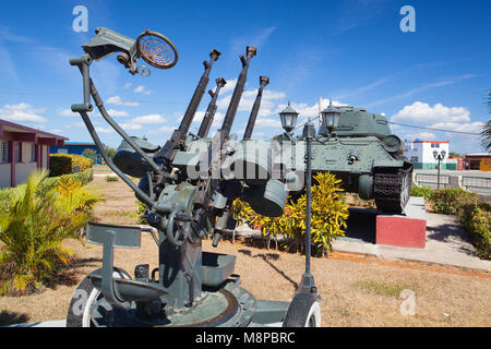 Playa Giron, Cuba - Janvier 27,2017 : Musée de la Baie des Cochons. Réservoir et avions en face du musée dédié à l'échec de l'invasion de 1961. Banque D'Images