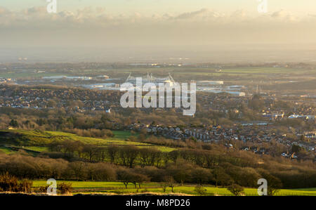 Vue plongeante sur la ville de Horwich Bolton UK avec le Macron stade dans la distance home à Bolton Wanderers Football Club Banque D'Images