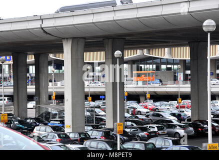 Parking voitures Aéroport Roissy Charles de Gaulle Paris France Banque D'Images