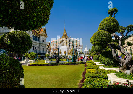 Le Dusit Maha Prasat Hall, Phra Thinang Dusit Maha Prasat, situé dans un jardin au Grand Palais Banque D'Images