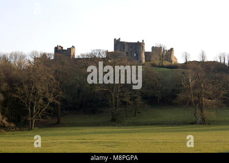 Château Llansteffan au-dessus de l'estuaire de la Towy, Carmarthenshire, Pays de Galles du Sud Banque D'Images