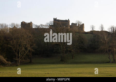 Château Llansteffan au-dessus de l'estuaire de la Towy, Carmarthenshire, Pays de Galles du Sud Banque D'Images