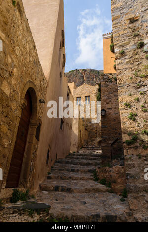 Ruelle en pierre dans la vieille ville de Monemvasia, Grèce Banque D'Images