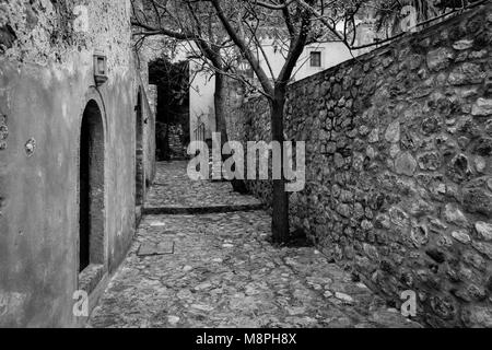 Ruelle en pierre dans la vieille ville de Monemvasia, Grèce Banque D'Images