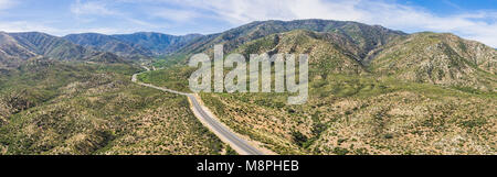 Drone panoramique photographie de Desert Hills dans le désert de Mojave en Californie. Banque D'Images