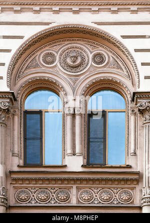 Fenêtre d'un bâtiment ancien, Saint-Pétersbourg Banque D'Images