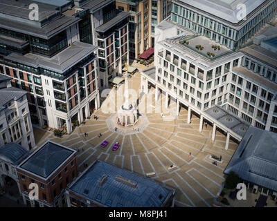 Londres, UK - 2 septembre 2017 : Avis de London's St Paul, Cahthedral sur place avec le Paternoster Square Paternoster Colonne. Banque D'Images