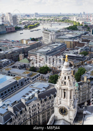 Londres, UK - 2 septembre 2017 : Avis de London's St Paul, Cahthedral sur la ville de Londres avec le fleuve de la Tamise. Banque D'Images