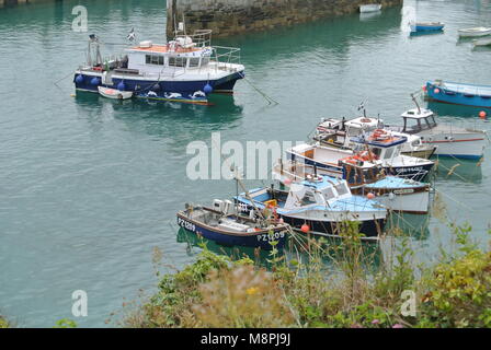 Les bateaux de pêche amarrés dans le port de Newquay, Cornwall, Angleterre. UK. Banque D'Images