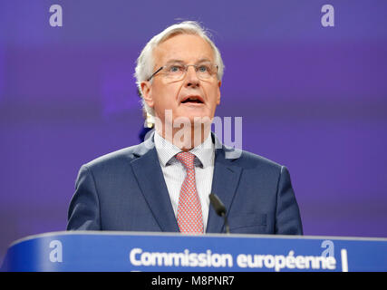 Bruxelles, Belgique. Mar 19, 2018. Le chef de l'Union européenne Michel Barnier négociateur Brexit assiste à la conférence de presse avec la Secrétaire Brexit David Davis (pas vu) après un nouveau cycle de négociations sur l'Brexit de négociations à Bruxelles, Belgique, le 19 mars 2018. Credit : Ye Pingfan/Xinhua/Alamy Live News Banque D'Images