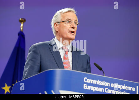 Bruxelles, Belgique. Mar 19, 2018. Le chef de l'Union européenne Michel Barnier négociateur Brexit assiste à la conférence de presse avec la Secrétaire Brexit David Davis (pas vu) après un nouveau cycle de négociations sur l'Brexit de négociations à Bruxelles, Belgique, le 19 mars 2018. Credit : Ye Pingfan/Xinhua/Alamy Live News Banque D'Images