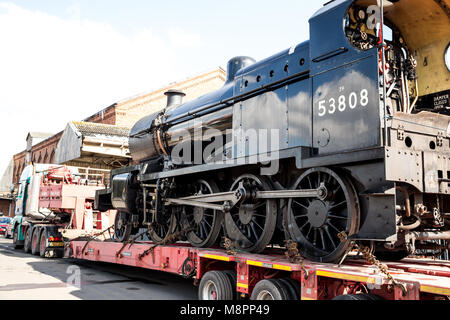 Kidderminster, UK. 19 mars, 2018. Après une superbe performance de la Severn Valley Railway équipe cette semaine lors de leur gala de printemps, la locomotive à vapeur 53808, en prêt à SVR, est aujourd'hui sur le déplacer vers le bas pour Minehead - un voyage qui sera entreprise par la route et pas de fer. Credit : Lee Hudson/Alamy Live News Banque D'Images