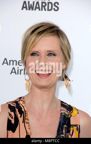 ***PHOTO*** ***CYNTHIA NIXON ANNONCE LE RACHAT DE FONCTIONNER POUR LE GOUVERNEUR DE NY*** Santa Monica, CA - 27 février : Cynthia Nixon assiste au Film Independent Spirit Awards 2016 le 27 février 2016 à Santa Monica, Californie.Crédit : Dave Edwards/MediaPunch Banque D'Images