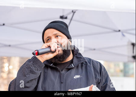 Toronto, Can. Mar 19, 2018. DJ Khaled décrites comme des Observateurs de Poids et DJ Khaled Khaled actuelle Cuisine du Tour au Roundhouse Park à Toronto, Canada le 19 mars 2018. Credit : Lu Chau/Photagonist Punch/media/Alamy Live News Banque D'Images