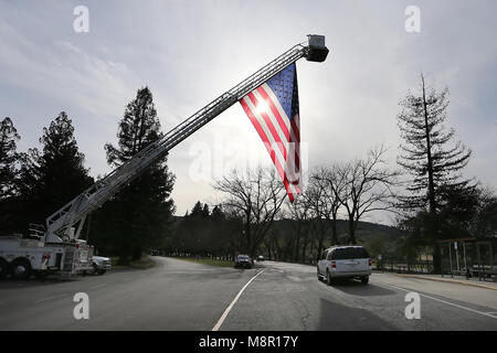 Yountville, CA, USA. Mar 19, 2018. Une célébration de la vie a eu lieu le lundi soir au Centre des arts de la vallée de Napa, au Lincoln Theater à la maison des anciens combattants de la Californie, à Yountville pour Jennifer Gray Golick, Christine Loeber et Jennifer Gonzales Shushereba et son enfant à naître. Les trois femmes, qui ont travaillé à la voie d'accueil, et l'enfant à naître de Shushereba Gonzales, ont été tués par Albert Wong, un ancien client de voie. Credit : Napa Valley Inscription/ZUMA/Alamy Fil Live News Banque D'Images