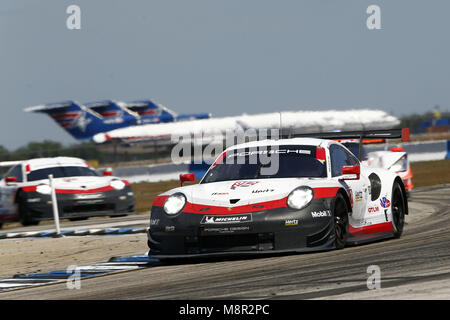 Porsche 911 RSR (912), l'équipe Porsche GT : Earl Bamber, Laurens Vanthoor, Gianmaria Bruni | conditions dans le monde entier Banque D'Images