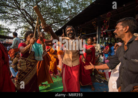 Kodungallur, Inde. 19 Mar 2018. Chating et la danse par les dévots. Credit : Ravikanth Kurma/Alamy Live News Banque D'Images