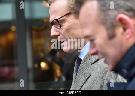 New Oxford Street, Londres, Royaume-Uni. Le 20 mars 2018. Le chef de l'exécutif de Cambridge Analytica Alexander Nix arrivant à l'office de tourisme près de Holborn, accueilli par la presse. Crédit : Matthieu Chattle/Alamy Live News Banque D'Images