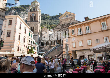 La Piazza del Duomo, Amalfi, Italie : 3 octobre 2017 Banque D'Images