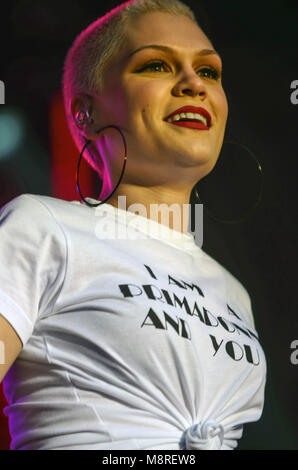 Jessie J'effectuer à un festival au Royaume-Uni à l'été 2013 Banque D'Images