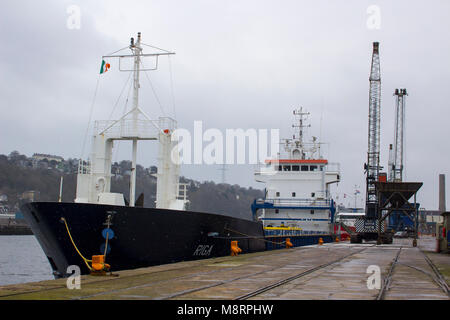 18 mars 2018 Ville de Cork Irlande Le cargo général Riga enregistrée à Malte est prêt pour la voile après avoir déchargé sa cargaison à quai Kennedy Banque D'Images